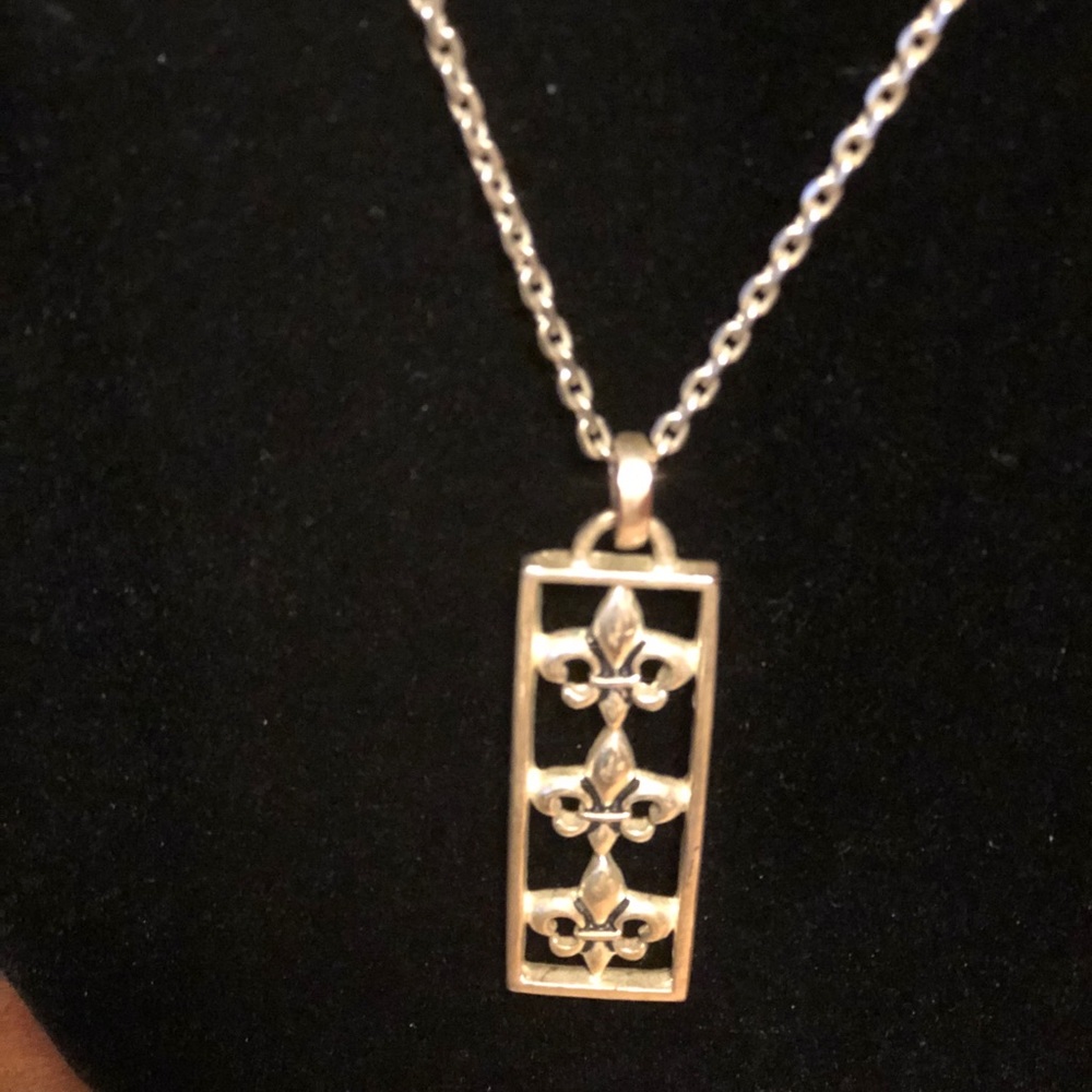 3 Bar Fleur de Lis Necklace on silver chain - Picture 5 of 13
